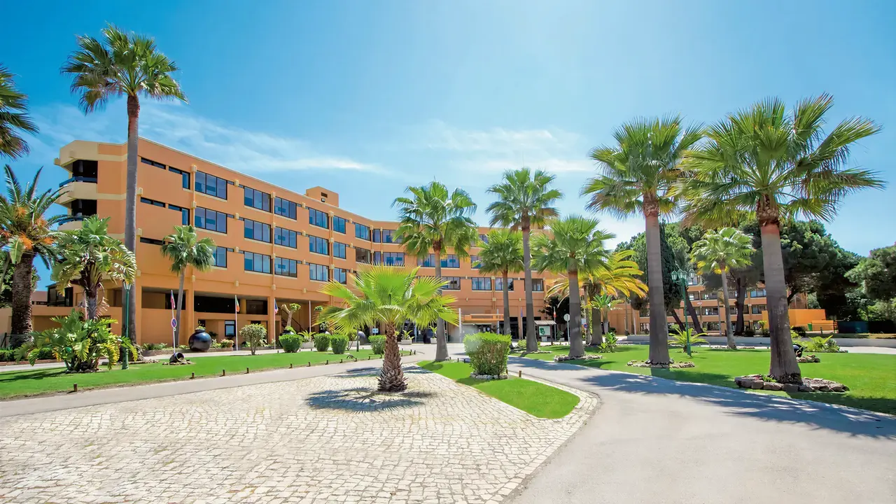 Budynek i teren zewnętrzny Auramar Beach Resort