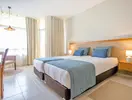 Pokój z dwoma łóżkami w Auramar Beach Resort