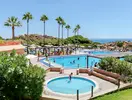 Baseny i strefa wypoczynku w Auramar Beach Resort