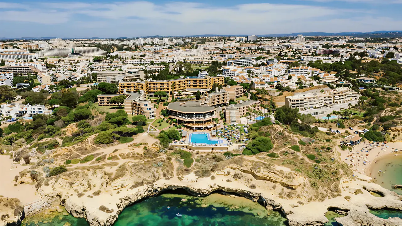 Widok z lotu ptaka na Auramar Beach Resort
