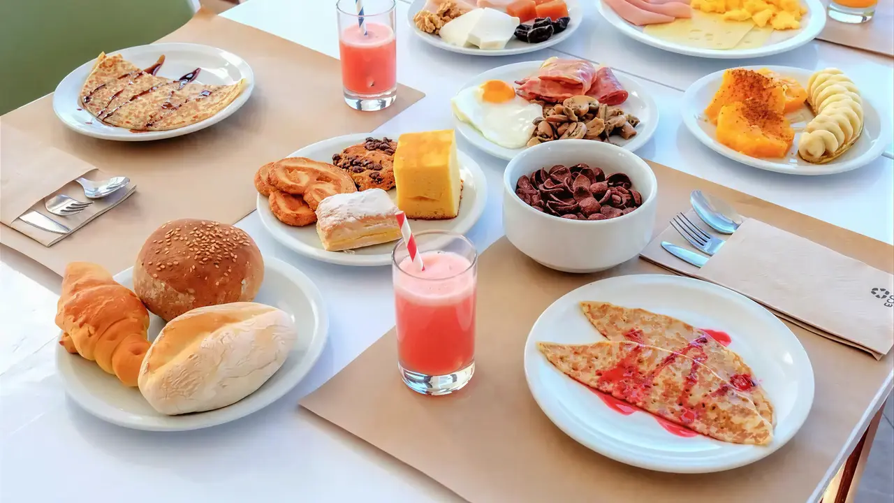 Śniadanie w hotelu Auramar Beach Resort
