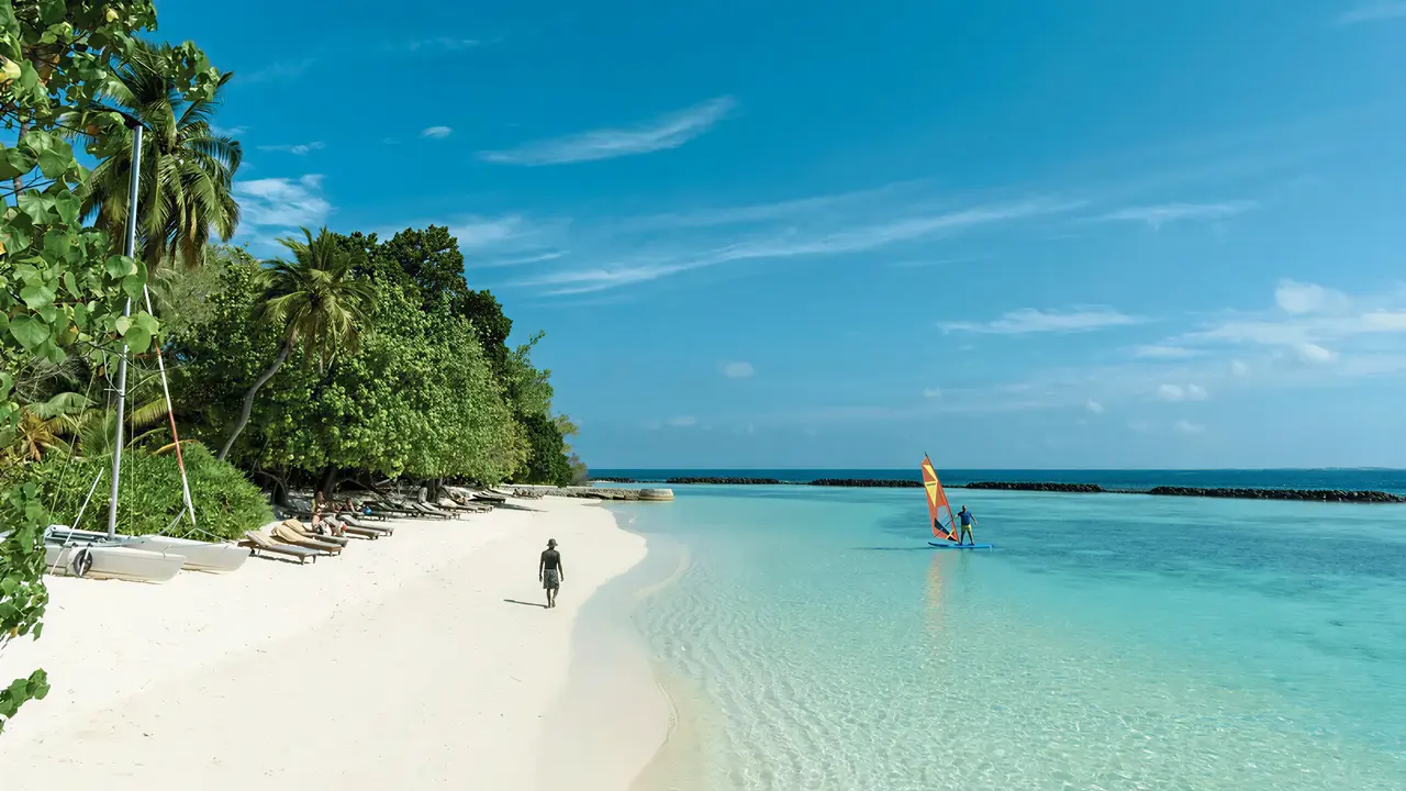 Windsurfing na plaży w Bandos Maldives