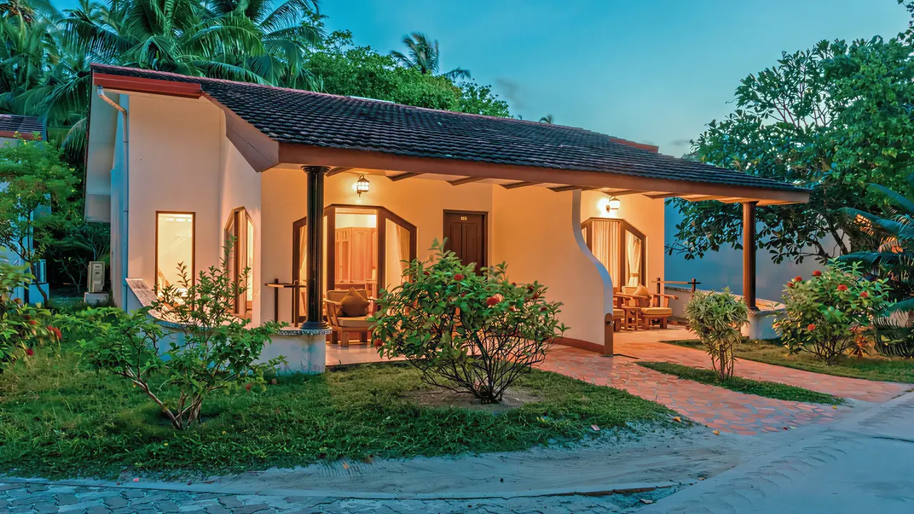 Elewacja budynku w Bandos Maldives z ogrodem