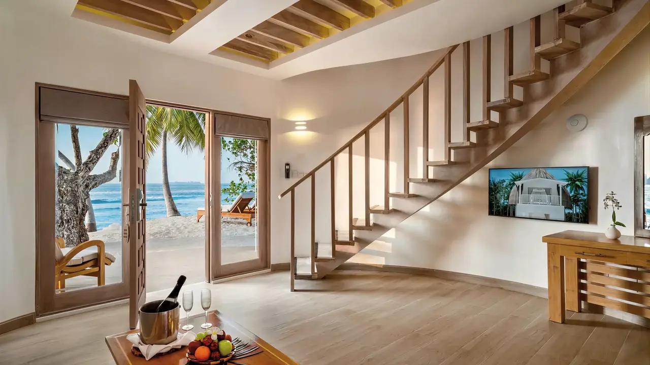 Wnętrze prywatnego pokoju w Bandos Maldives z widokiem