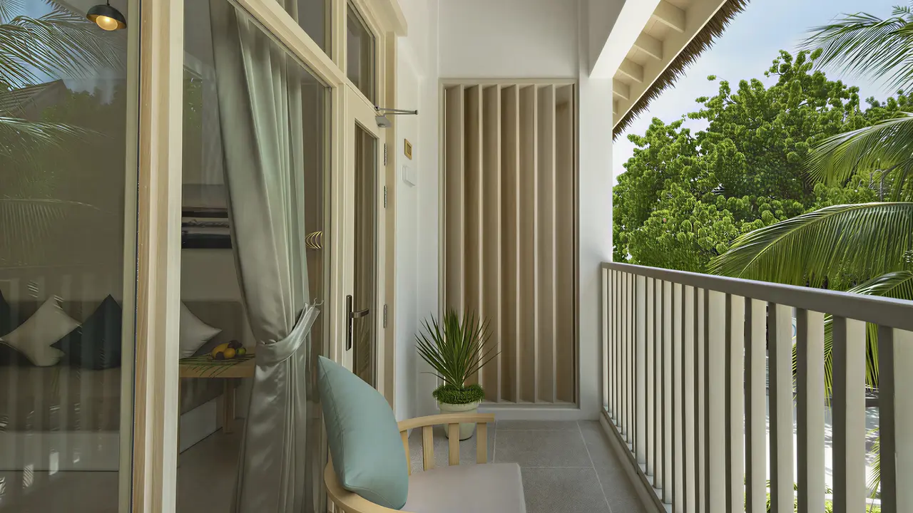 Balkon z widokiem na zieleń w Bandos Maldives