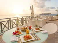 Śniadanie na tarasie w Bandos Maldives z widokiem