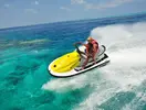 Osoby na skuterze wodnym w Bandos Maldives