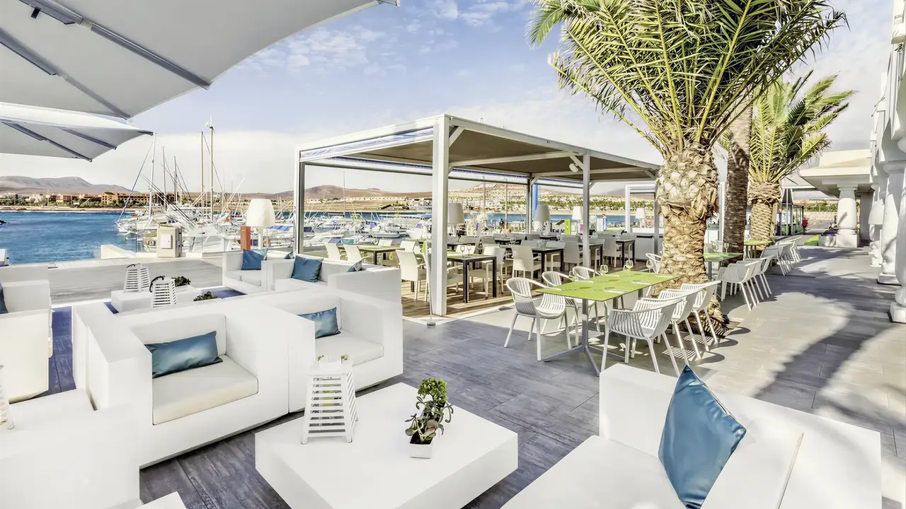 Restauracja na świeżym powietrzu w Barcelo Fuerteventura Castillo