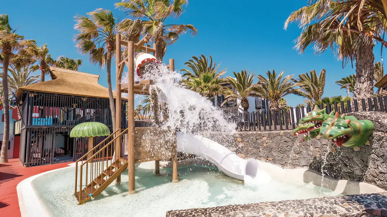 Zjeżdżalnia wodna dla dzieci w Barcelo Fuerteventura Castillo