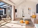 Nowoczesny salon w pokoju w Barcelo Fuerteventura Castillo