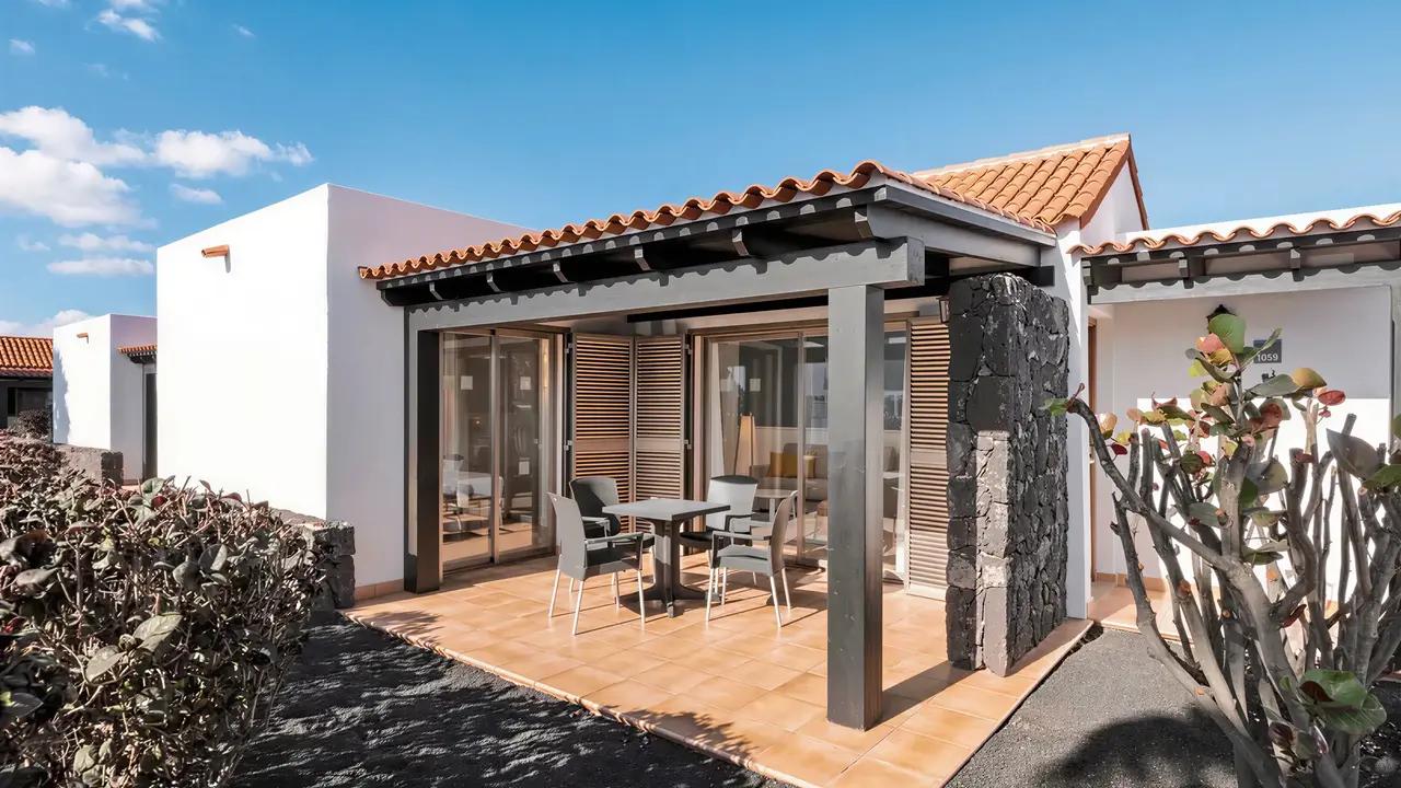 Prywatny taras z meblami w Barcelo Fuerteventura Castillo