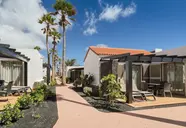 Budynki i ścieżki w hotelu Barcelo Fuerteventura Castillo