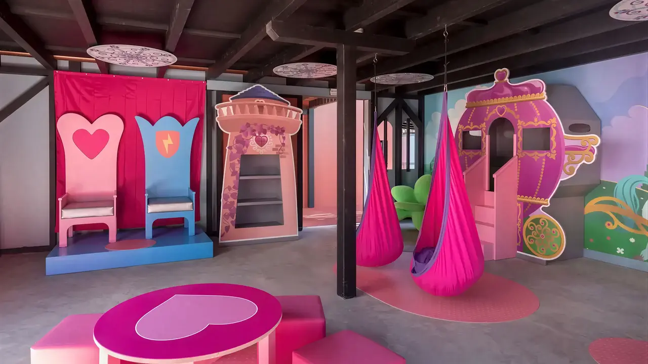 Kolorowa sala zabaw dla dzieci w Barcelo Fuerteventura Castillo