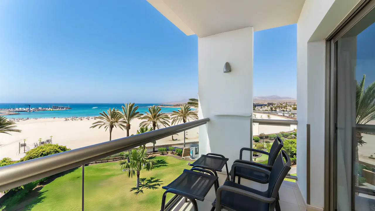Balkon z widokiem na plażę w Barcelo Fuerteventura Mar