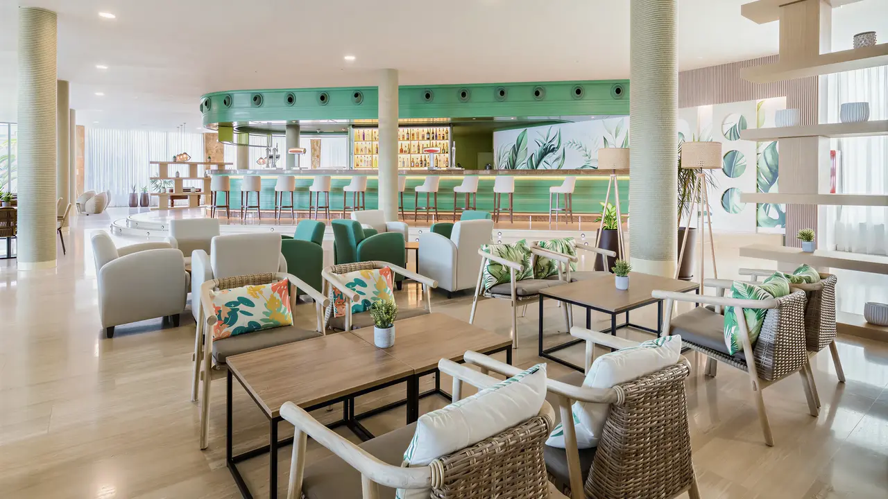 Bar i strefa wypoczynku w Barcelo Fuerteventura Mar
