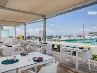 Restauracja w Barcelo Fuerteventura Mar z widokiem na port