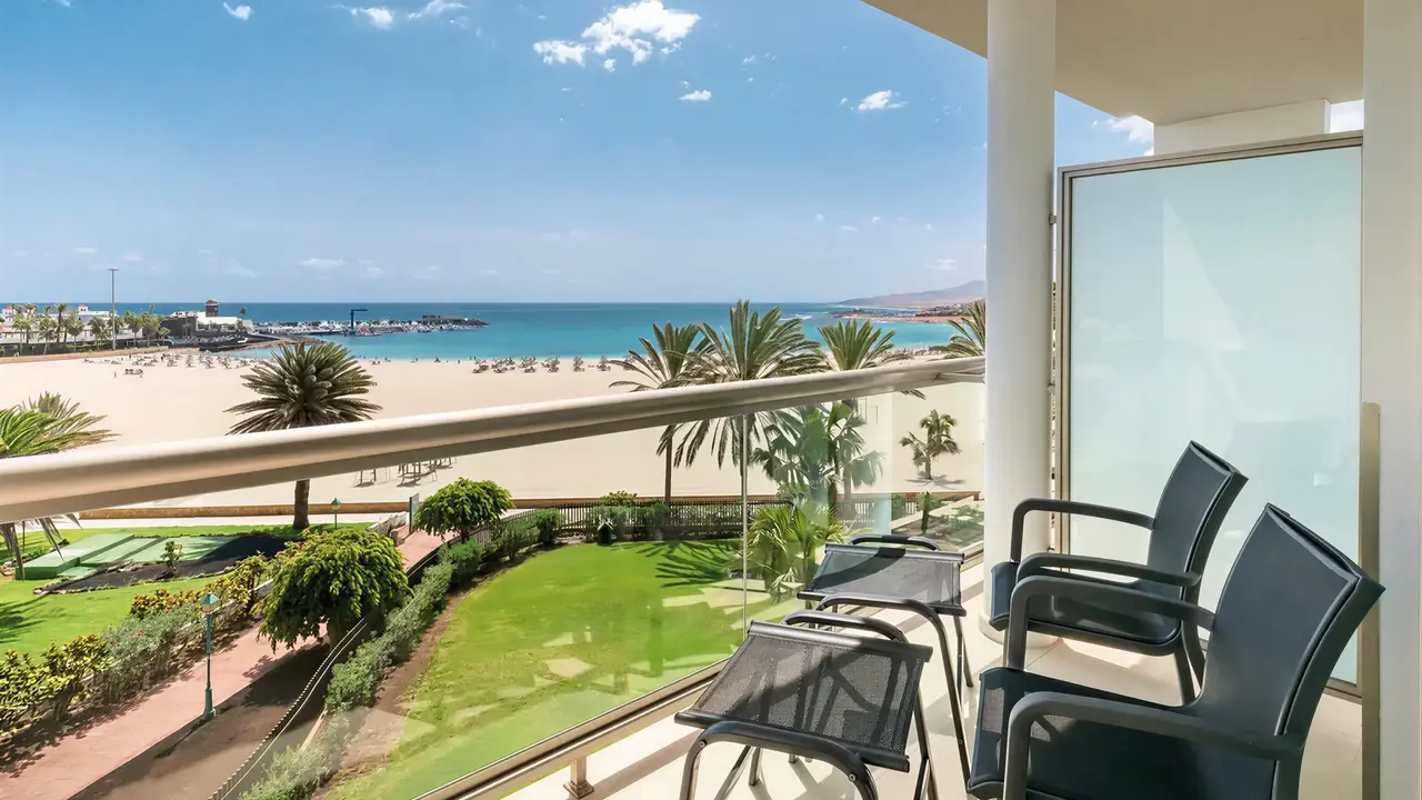Balkon z widokiem na plażę w Barcelo Fuerteventura Mar