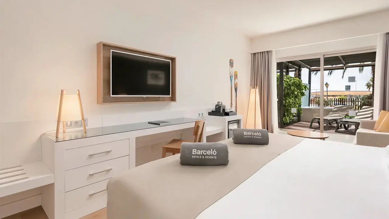 Wnętrze pokoju z łóżkiem w Barcelo Fuerteventura Mar