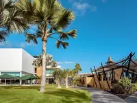 Nowoczesna architektura i zieleń w Barcelo Fuerteventura Mar