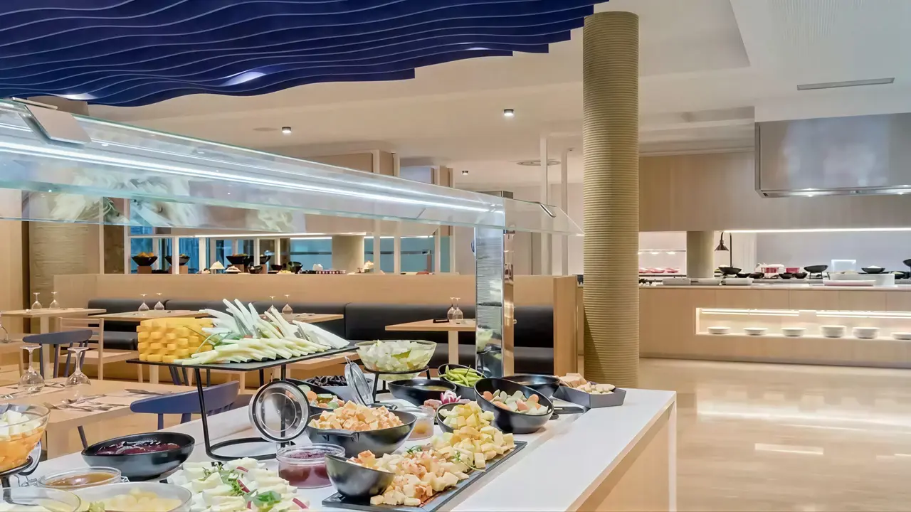Bufet z jedzeniem w restauracji Barcelo Fuerteventura Mar