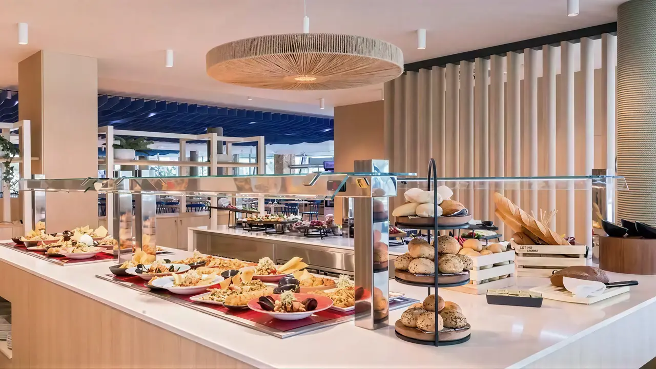 Bufet śniadaniowy w hotelu Barcelo Fuerteventura Mar