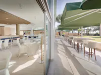 Stolik restauracyjny na tarasie w Barcelo Fuerteventura Mar