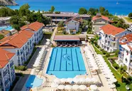 Widok na kompleks i baseny Belcekum Beach