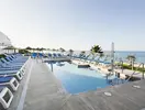 Basen z leżakami w hotelu Best Benalmadena