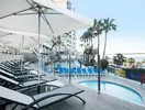 Basen i leżaki w hotelu Best Benalmadena