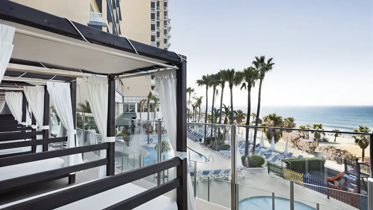 Baseny i leżaki w hotelu Best Benalmadena