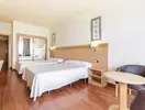 Pokój z łóżkami w Best Benalmadena