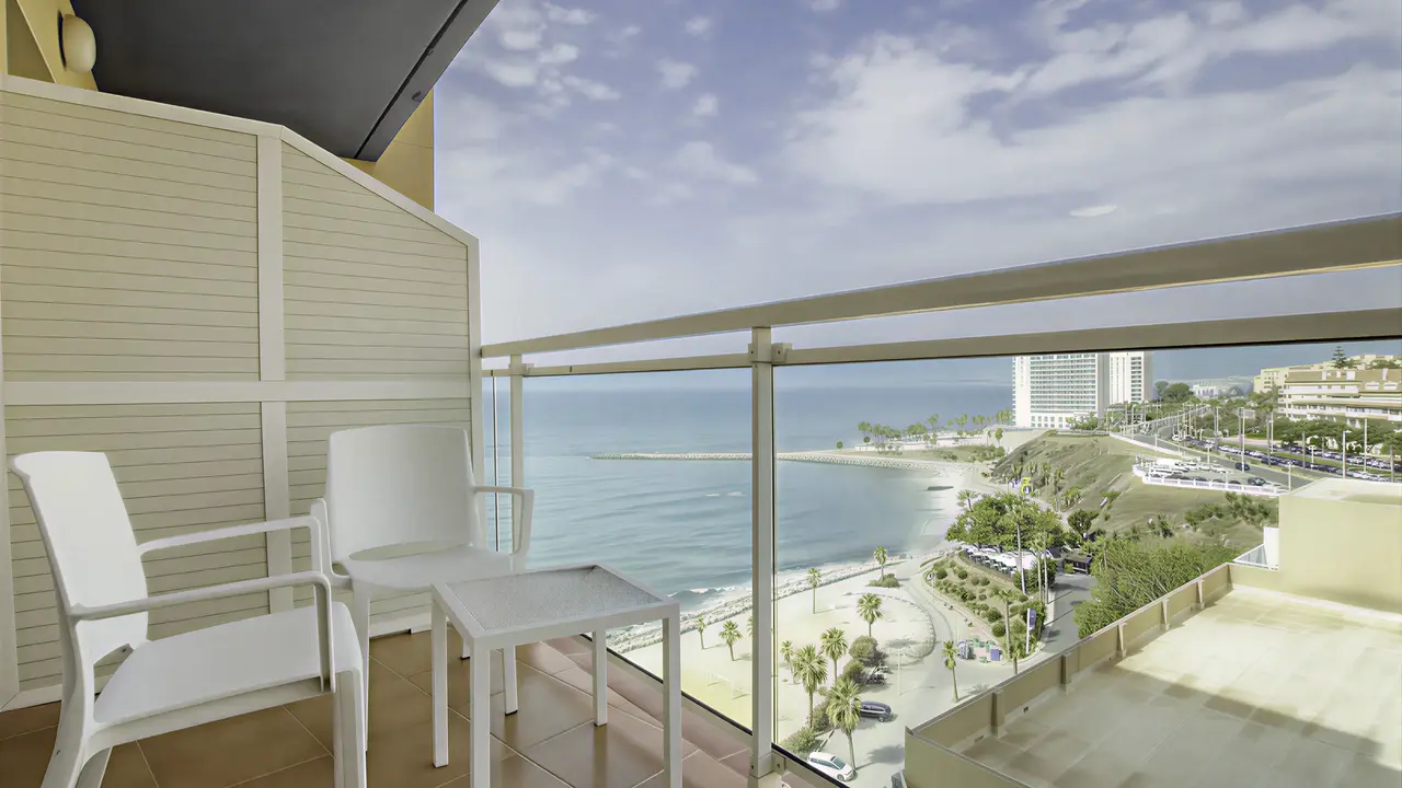 Balkon z widokiem na morze w Best Benalmadena