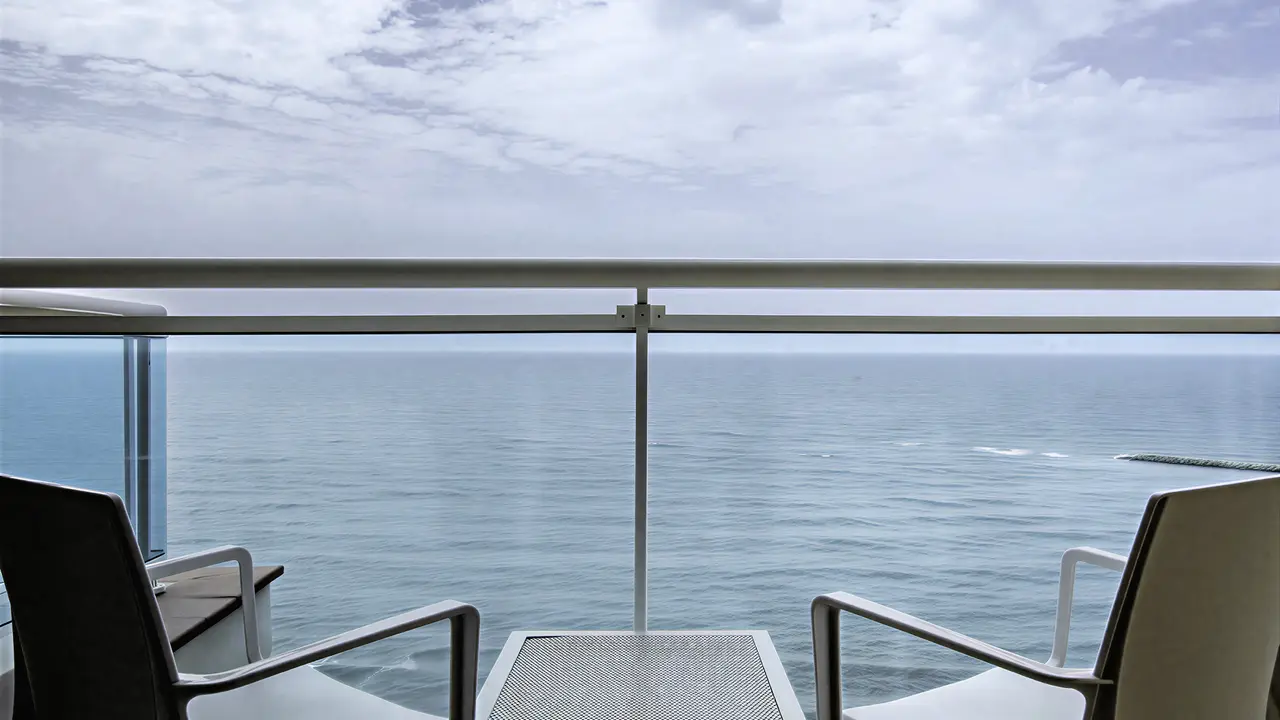 Balkon z widokiem na morze w Best Benalmadena