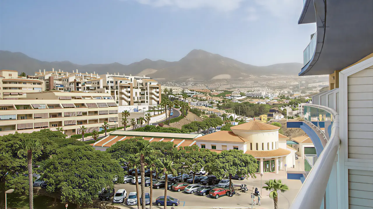 Widok na budynki i parking Best Benalmadena