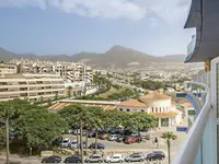Widok na budynki i parking Best Benalmadena