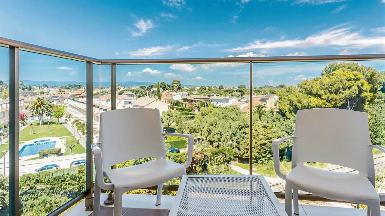 Balkon z widokiem na okolicę w Best Cambrils