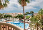 Widok na kompleks Best Cambrils z basenami