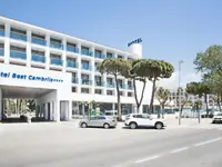 Elewacja i wejście do Best Cambrils