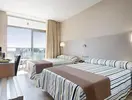 Pokój z łóżkami w Best Cambrils