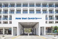 Elewacja i wjazd do Best Cambrils