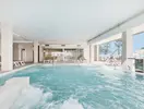 Kryty basen z hydromasażem w Best Maritim