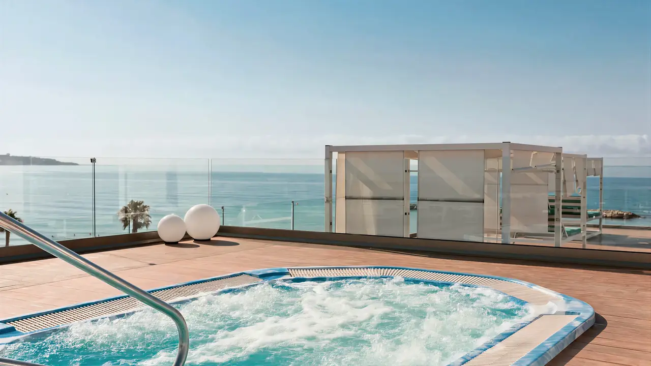 Jacuzzi z widokiem na morze w Best Maritim