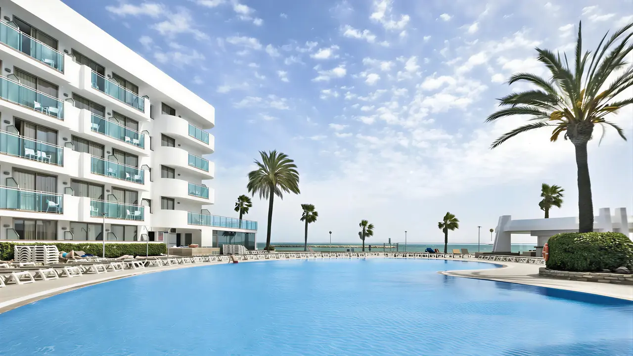 Basen zewnętrzny w hotelu Best Maritim