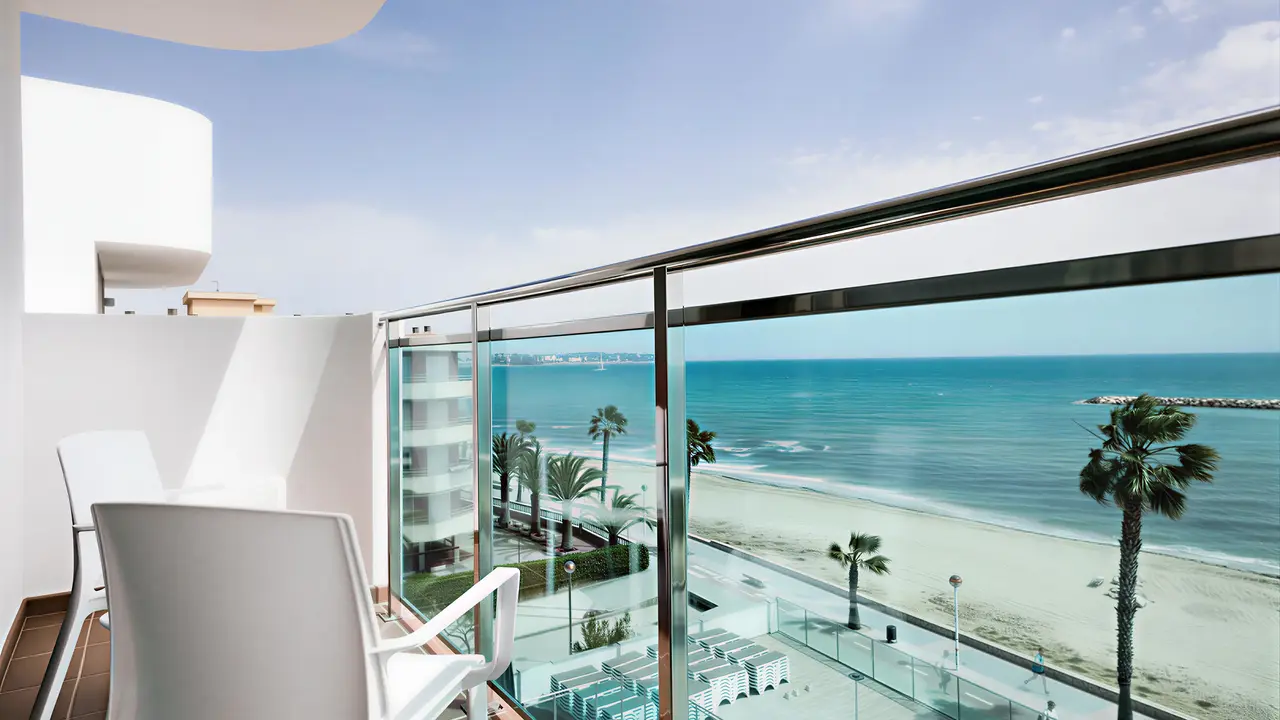 Balkon z widokiem na morze w Best Maritim