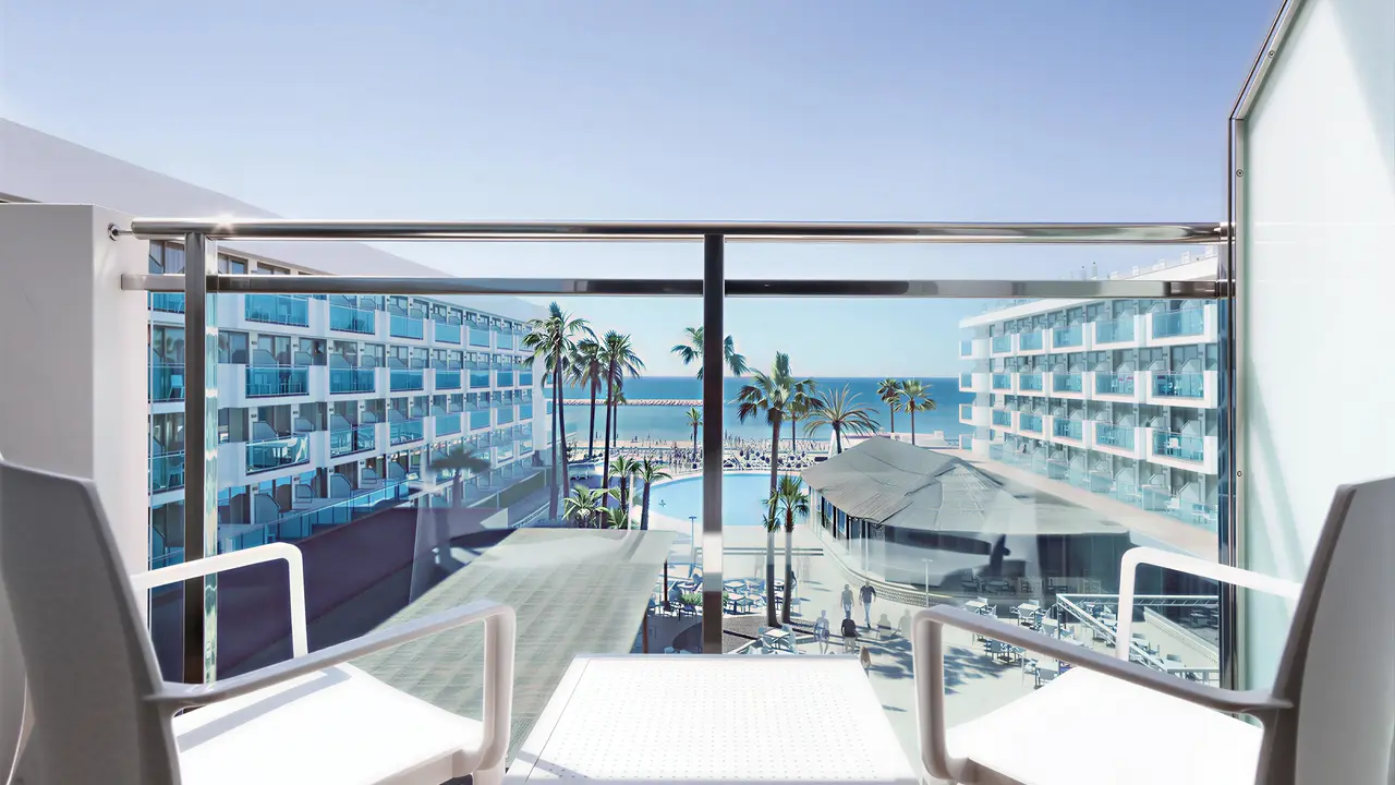 Balkon z widokiem na Best Maritim