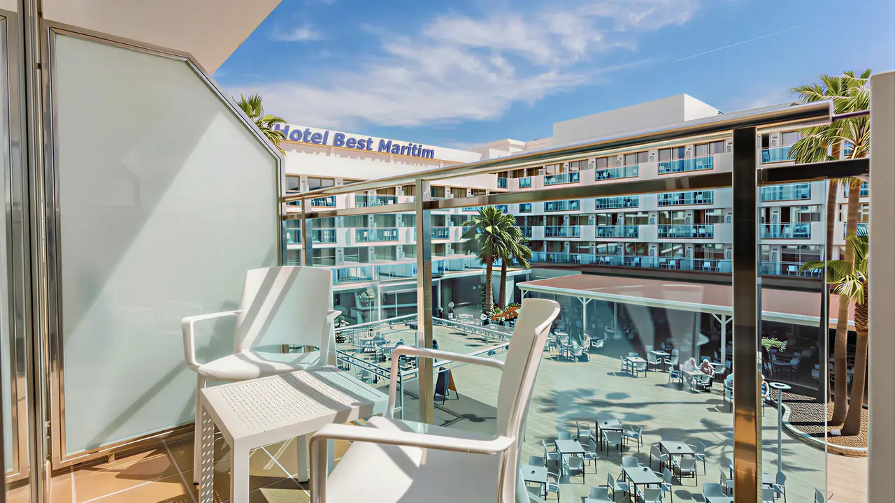 Balkon z widokiem na Best Maritim
