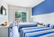 Pokój z łóżkami w hotelu Best Oasis Park
