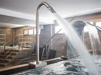 Strefa wellness z wodospadami w Best Oasis Park