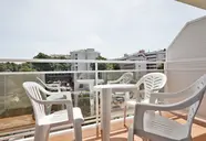 Balkon z meblami w Best Oasis Park
