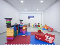 Kolorowy kącik zabaw dla dzieci w Best Oasis Park